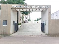 Sharad Pawar : अहमदनगरमध्ये शरद पवार-अजित पवार गटात वादाची ठिणगी; दोन्ही गटाच्या जिल्हाध्यक्षांच्या नामफलकाचा वाद पोलिस ठाण्यात 