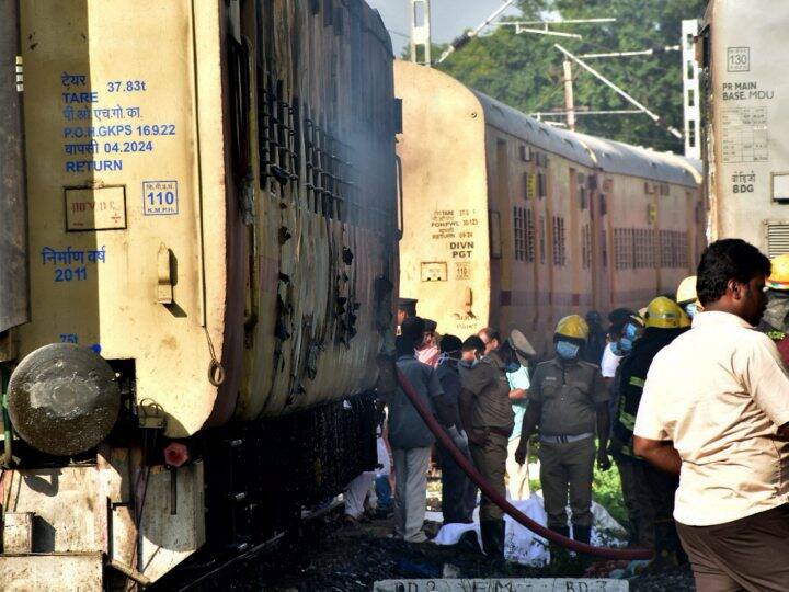 आग बुझाने की कोशिशों में जुटे रेल कर्मियों के अलावा पुलिस, दमकल और बचाव कर्मियों ने डिब्बे से शवों को बाहर निकाला. दक्षिणी रेलवे ने एक विज्ञप्ति में बताया कि आग लगने की घटना शनिवार तड़के पांच बजकर 15 मिनट पर हुई.