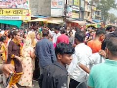 इंदौर के एमवाय अस्पताल में इलाज के दौरान बच्चे की मौत, परिजनों ने लगाया लापरवाही का आरोप, जाम की सड़क