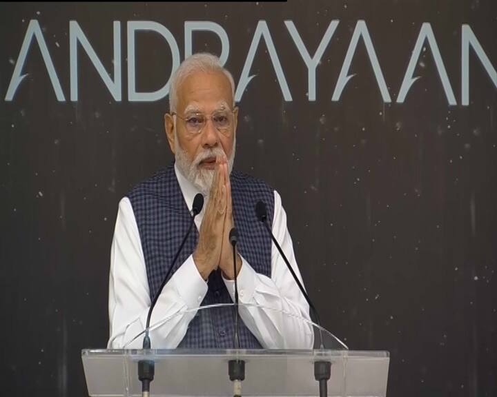 pm modi isro visit live updates chandrayaan 3 moon landing s somanath congrats scientist bengaluru PM Modi ISRO Visit: ઇસરોના કમાન્ડ સેન્ટર પહોંચ્યા PM મોદી, વૈજ્ઞાનિકો સાથે વાત કરતા થયા ભાવુક