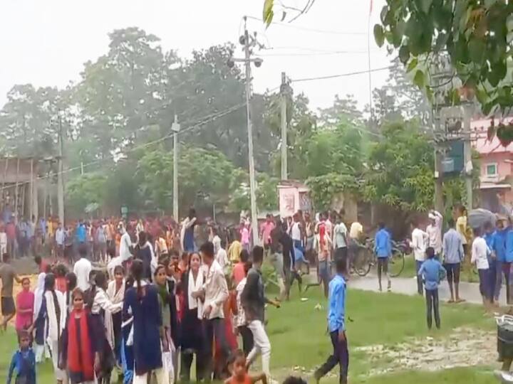 Bettiah Bihar School became battlefield Clashed Between Teachers and Children for Form ann Bettiah News: बेतिया में फॉर्म को लेकर स्कूल बना रणक्षेत्र, शिक्षक और बच्चे भिड़े, ईंट-पत्थर चले, कई छात्र घायल