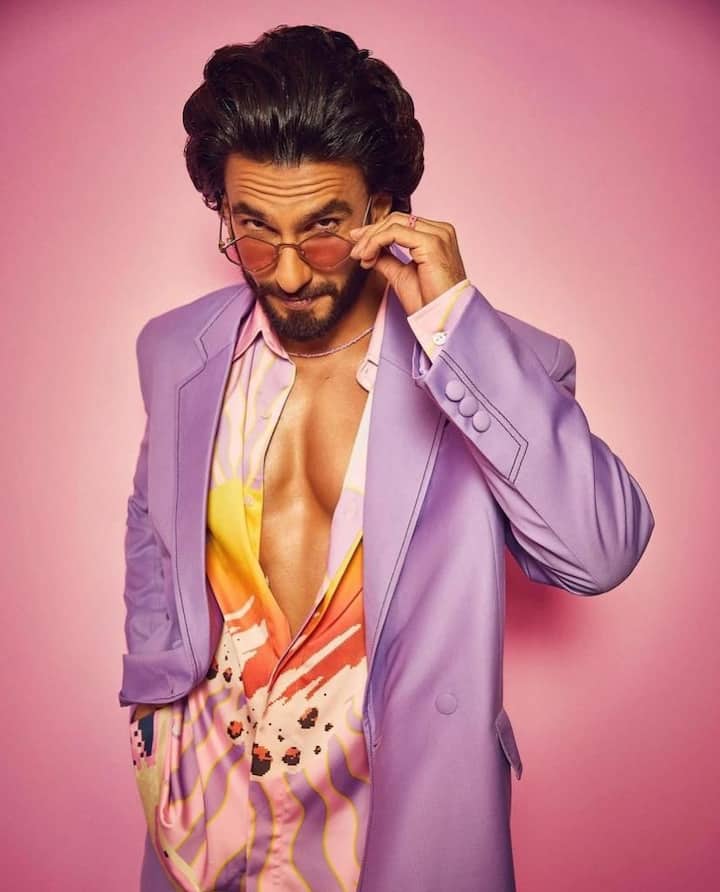 Jitters with a swag: Before someone even thought of trying a violet-colored jacket, Ranveer did it with utmost ease. It's definitely his swag that he is carrying with such a vibrant color and killing it like a pro.