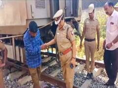 மதுரை ரயில் விபத்து: ரயில்வே காவல்துறை ஏ.டி.ஜி.பி வனிதா சம்பவ இடத்தில் நேரில் ஆய்வு!