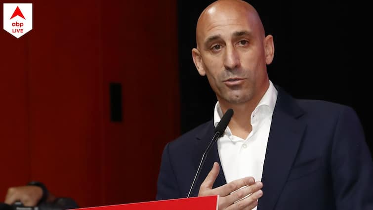 FIFA suspends Spanish football president Luis Rubiales over 'kiss' scam Luis Rubiales: চুম্বন কাণ্ডের জের, স্পেন ফুটবল সংস্থার প্রেসিডেন্টকে কড়া শাস্তি দিল ফিফা