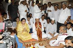 Ajit Pawar : अजित पवारांनी सपत्नीक घेतलं मोरगावच्या मयुरेश्वराचे दर्शन, कोणतं साकडं घातलं?