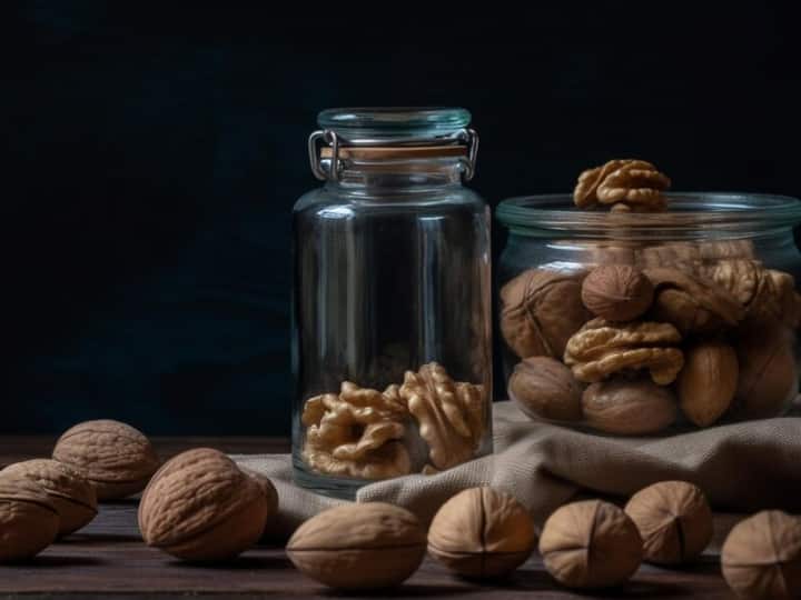 Walnut Health Benefits Walnuts Should Soaked Before Eating Know Why Soaked Walnuts: अखरोट को रातभर के लिए पानी में भिगो दें, फिर सुबह खाएं, इससे सेहत को मिलेंगे ये फायदे
