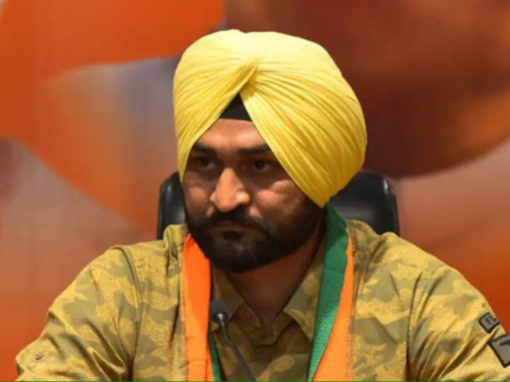 Haryana: यौन शोषण मामले में फंसे पूर्व खेल मंत्री को मिली राहत! चार्जशीट में दुष्कर्म की धारा का जिक्र नहीं Relief to former sports minister caught in sexual abuse case! Section of rape is not mentioned in the charge sheet Haryana: यौन शोषण मामले में फंसे पूर्व खेल मंत्री को मिली राहत! चार्जशीट में दुष्कर्म की धारा का जिक्र नहीं