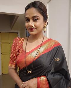 Hemangi Kavi: सोशल मीडियावरील पोस्टमुळे चर्चेत असणाऱ्या हेमांगीचे हे चित्रपट आणि वेब सीरिज नक्की बघा