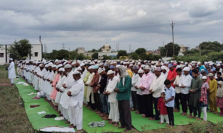 तसेच रोजच्या नमाजमध्ये देखील अल्लाहाकडे पावससाठी प्रार्थना करण्याची सूचना यावेळू उपस्थित असलेल्या मुफ्ती यांच्याकडून देण्यात आल्या.