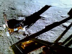 PM Meets ISRO Scientists : पंतप्रधान मोदींनी घेतली इस्रोच्या शास्त्रज्ञांची भेट! पाठीवर शाबासकीची थाप देत म्हणाले...