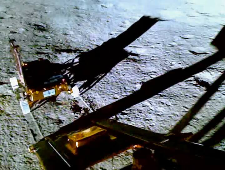 भारताच्या चांद्रयान-3 ने 23 ऑगस्ट रोजी चंद्राच्या दक्षिण ध्रुवावर सॉफ्ट लँडिंग केले. चंद्राच्या दक्षिण ध्रुवावर पोहोचणारा भारत हा जगातील पहिला देश बनला आहे. (PC:ISRO)