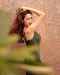 Pragya Jaiswal : એક્ટ્રેસ પ્રજ્ઞા જયસ્વાલે શેર કરી શાનદાર તસવીરો, જુઓ વાયરલ અંદાજ