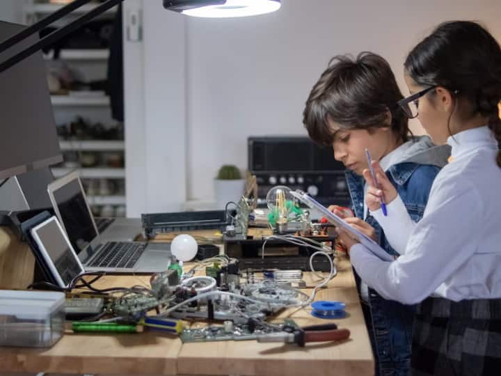 Indias first AI school opened in Kerala check its specialties केरल में खुला भारत का पहला AI स्कूल, जान लीजिये बाकियों से कैसे है अलग!