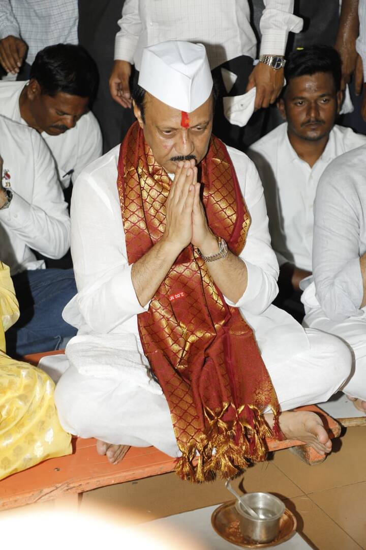 यावेळी कार्यकर्त्यांनी मोठी गर्दी केली होती.