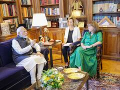 Photos: मेघालय की शाल, छत्तीसगढ़ की डोकरा कलाकृति, ग्रीस के नेताओं को पीएम मोदी ने दिए ये उपहार