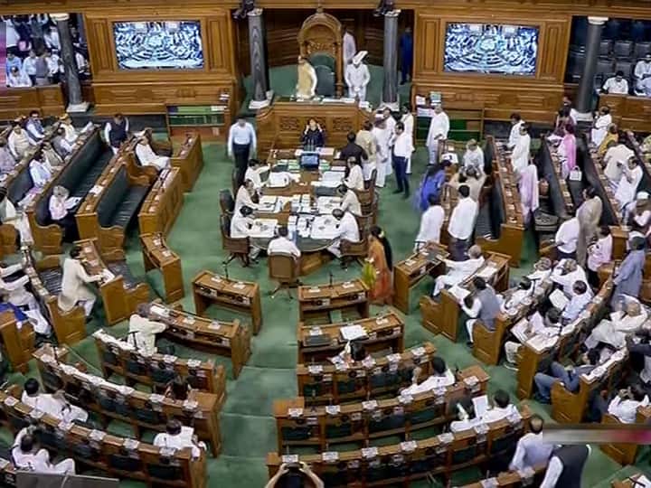 17th Lok Sabha sent only 17 percent bills to review parliamentary committee 17th Lok Sabha Bills: संसद में पेश 83 फीसदी विधेयक को संसदीय समिति की समीक्षा के लिए नहीं भेजा गया- रिपोर्ट