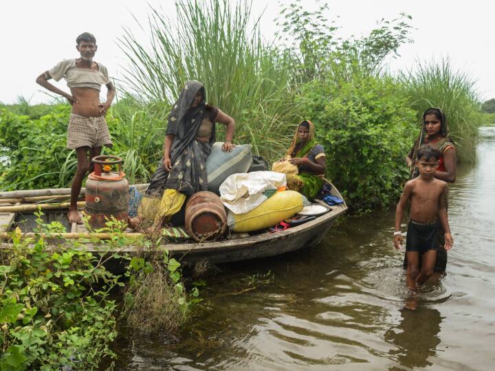 पहाड़ों से लेकर मैदानी इलाकों में हो रही बारिश की वजह से बाढ़ जैसे हालात बन गये हैं.