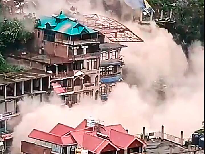 हिमाचल प्रदेश इन दिनों बारिश से प्रभावित है जिस वजह से हिमाचल प्रदेश में भूस्खलन हो रहा है. गुरुवार (24 अगसत् 2023) को कुल्लू जिले में कई इमारतें ढह गईं और मंडी जाने वाली सड़क अवरुद्ध होने के चलते सैकड़ों यात्रियों को राहत शिविरों की शरण लेनी पड़ी.