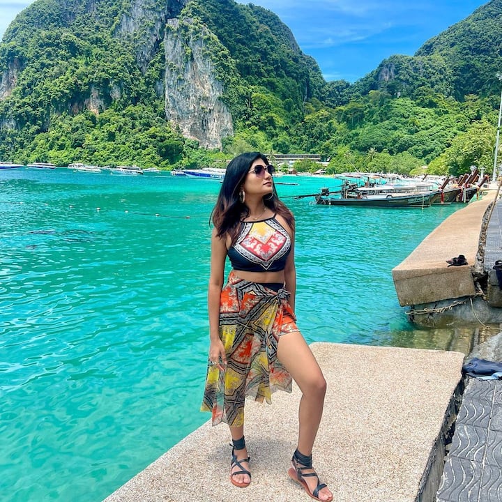 బిగ్ బాస్ సీజన్ 6 లో పాల్గొని మరింత పాపులారిటీ సంపాదించింది.