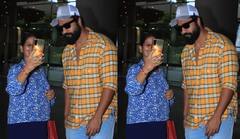 Vicky Spotted: મુંબઇ એરપોર્ટ પર ફૉર્મલ લૂકમાં ફરતો દેખાયો વિક્કી કૌશલ, ફેન્સ સાથે ક્લિક કરાવી સેલ્ફી....