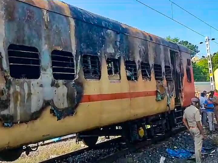 Tamil Nadu Train Fire Madurai train accident survivor said they were sleeping and after seeing fire run for life Tamil Nadu Train Fire: 'हम सो रहे थे, अचानक आग-आग की आवाजें आने लगीं और फिर...', मदुरै ट्रेन हादसे के घायलों ने सुनाई आपबीती