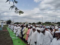 'या मेरे अल्लाह करम फरमाना', पावसासाठी मुस्लीम बांधवांची विशेष नमाज अदा; पाहा फोटो