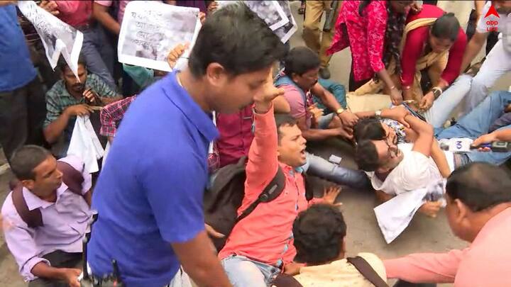 হাইকোর্টের নির্দেশে অযোগ্যদের চাকরি বাতিলের নির্দেশ এসেছে। নতুন করে নিয়োগের কথাও উঠেছে।