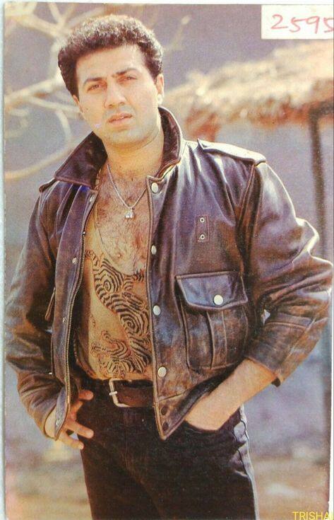 ਕੇਆਰਕੇ ਹਰ ਮੁੱਦੇ 'ਤੇ ਆਪਣੀ ਰਾਏ ਦੇਣ ਤੋਂ ਪਿੱਛੇ ਨਹੀਂ ਹਟਦਾ। ਫਿਰ ਚਾਹੇ ਰਾਜਨੀਤੀ ਹੋਵੇ ਜਾਂ ਬਾਲੀਵੁੱਡ। ਕੇਆਰਕੇ ਦੋਵਾਂ ਮੁੱਦਿਆਂ 'ਤੇ ਆਪਣੀ ਗੱਲ ਰੱਖਦਾ ਹੈ।