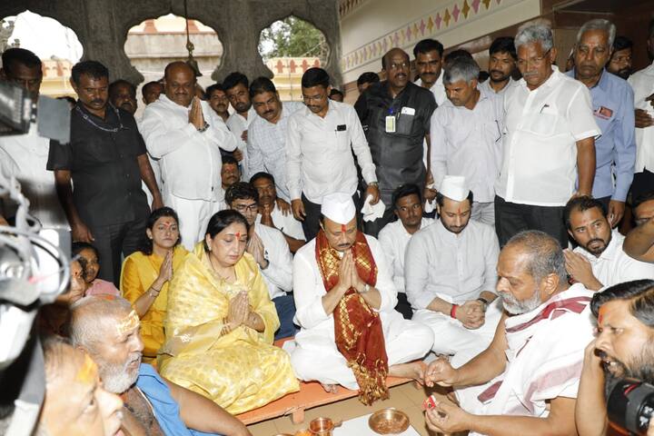 आपल्याच बालेकिल्ल्यात पहिल्यांदाच येत असल्याने त्यांचं ठिकठिकाणी स्वागत करण्यात येत आहे.