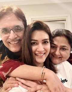 नेशनल अवॉर्ड जीतने के बाद बप्पा की शरण में पहुंची Kriti Sanon, परिवार संग सिद्धिविनायक मंदिर में टेका माथा, मिठाईयां बांटकर जश्न भी मनाया