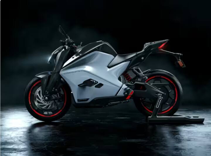 ਇਸ ਲਿਸਟ 'ਚ ਪਹਿਲੀ ਇਲੈਕਟ੍ਰਿਕ ਬਾਈਕ ਅਲਟਰਾਵਾਇਲਟ F77 ਹੈ। ਇਸ ਵਿੱਚ 10.3 kWh ਦਾ ਬੈਟਰੀ ਪੈਕ ਮਿਲਦਾ ਹੈ। ਇਸ ਬਾਈਕ ਦੀ ਰੇਂਜ 307 ਕਿਲੋਮੀਟਰ ਤੱਕ ਹੈ ਅਤੇ ਟਾਪ ਸਪੀਡ 152 ਕਿਲੋਮੀਟਰ ਪ੍ਰਤੀ ਘੰਟਾ ਹੈ। ਚਾਰਜ ਹੋਣ ਵਿੱਚ 5 ਘੰਟੇ ਲੱਗਦੇ ਹਨ। ਇਸ ਦੀ ਕੀਮਤ 3.8 ਲੱਖ ਰੁਪਏ ਐਕਸ-ਸ਼ੋਰੂਮ ਤੋਂ ਸ਼ੁਰੂ ਹੁੰਦੀ ਹੈ।