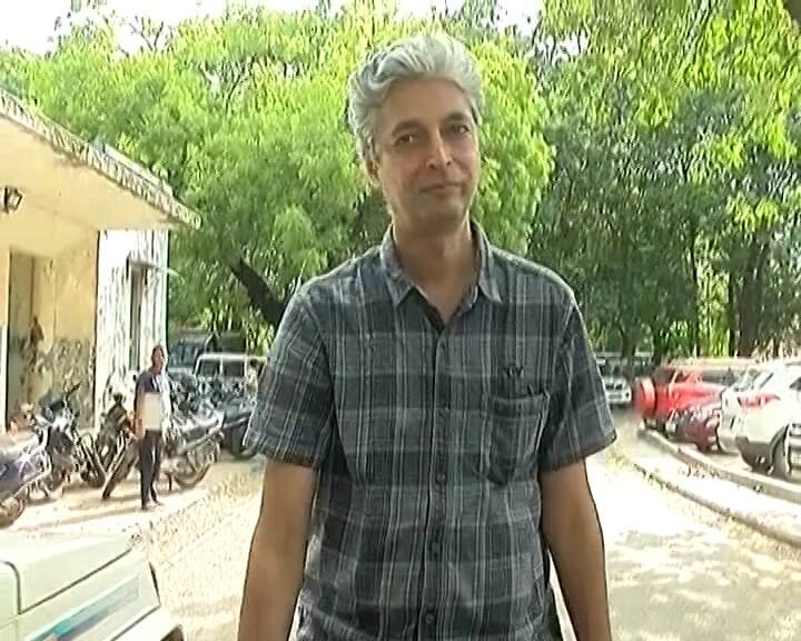 Chandrayaan-3 And Surat: big scam and fraud about chandrayaan 3 and surat fake isro scientist Mitul Trivedi 'ચંદ્રયાન-3ની ડિઝાઇન મેં બનાવી છે' - સૉફ્ટ લેન્ડિંગ બાદ મોટી મોટી ડંફાસ મારતો સુરતનો મિતુલ ત્રિવેદી પોલીસના સકંજામાં
