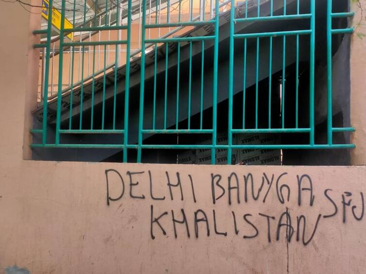 Pro-Khalistan Group Writes Anti-India Slogans On Delhi Metro Stations, Police searching for the accused ఢిల్లీ మెట్రో స్టేషన్‌ల గోడలపై ఖలిస్థాన్ నినాదాలు, అలెర్ట్ అయిన పోలీసులు