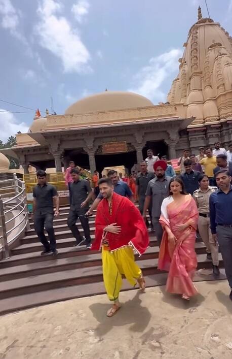 मंदिर के पंडित के मुताबिक परिणीति बाबा महाकाल की परम भक्त हैं. पिछले साल 2022 में भी वे महाकाल आरती में शामिल हुई थीं.