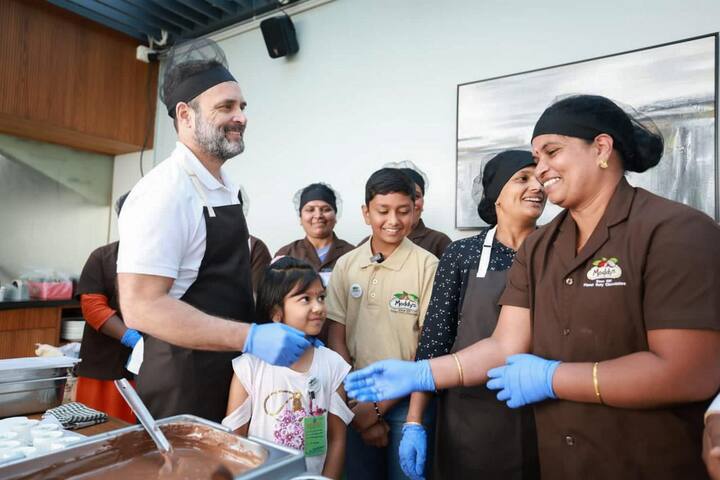राहुल गांधींनी चॉकलेट बनवत असताना बहिणीची आठवण देखील काढली. तुम्ही माझ्या बहिणीला इथे बोलवायला हवं, असं ते म्हणाले.