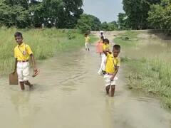 बाढ़ के सितम से खतरे में बच्चों का स्कूली सफर, नाव की व्यवस्था के प्रशासनिक दावों की खुली पोल