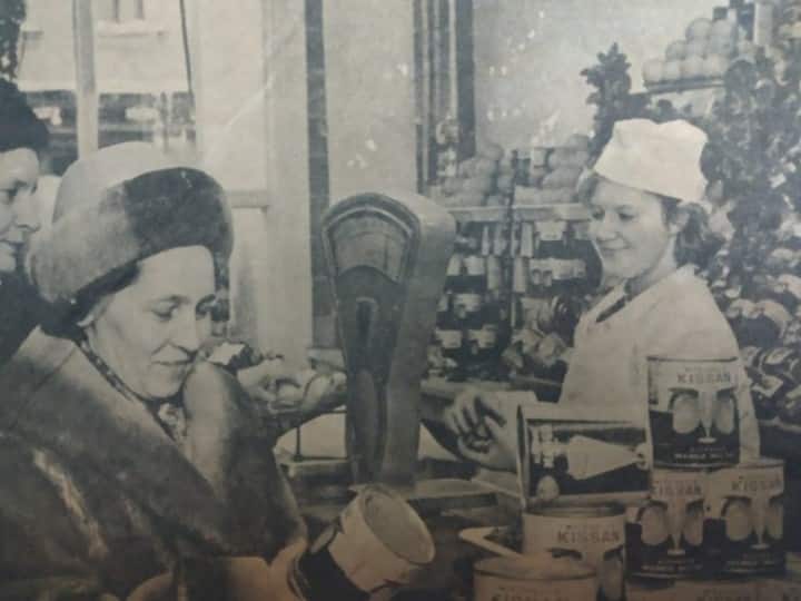 इसके अलावा, सिलाई मशीन, कैडबरी चॉकलेट और होचस्ट और रूसेल जैसी कंपनियों में भी अपनी हिस्सेदारी बढ़ाई. उनकी देखरेख में 30 से ज्यादा कंपनियां थीं. विट्ठल माल्या ने कलकत्ता में पढ़ाई करने के दौरान ही कारोबार में कदम रख दिया था. 1946-47 में उन्होंने यूनाइटेड ब्रुअरीज लिमिटेड के शेयर हासिल करना शुरू किया.