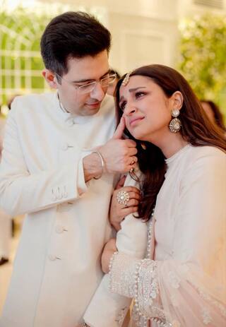 Parineeti Chopra और Raghav Chadha पहुंचे महाकालेश्वर मंदिर | ENT LIVE