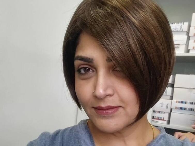 Kushboo new hair style viral on socialmedia Kushboo new Haircut: மாற்றம் நிலையானது... புதிய ஹேர்ஸ்டைலில் ஸ்டைலாக போஸ் கொடுக்கும் குஷ்பு...