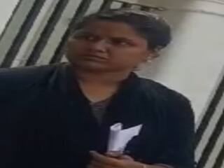 Policemans Wife Caught Cheating in Tamil Nadu Sub-Inspector Exam எஸ்.ஐ. வேலைக்கான தேர்வில் காப்பி அடித்து சிக்கிய போலீசின் மனைவி..! என்னம்மா இப்டி பண்றீங்களேமா..?