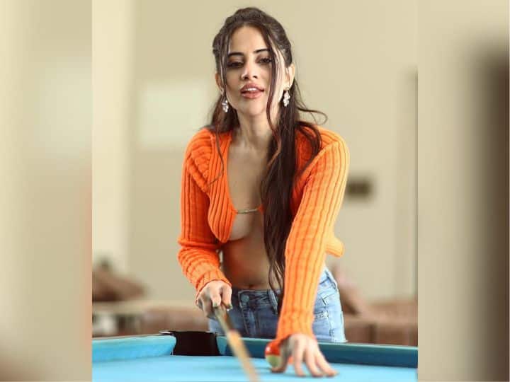 उर्फी जावेद ने गिल्ली डंडा खेलते हुए पोस्ट की ऐसी तस्वीर, फैंस बोले- ‘आपके पास कपड़े नहीं है तो