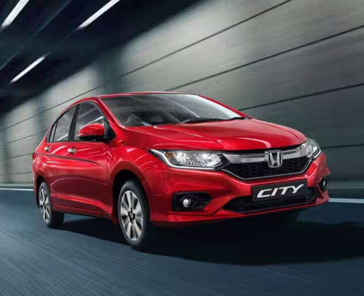 ਅਗਲੇ ਨੰਬਰ 'ਤੇ ਹੌਂਡਾ ਦੀ ਸੇਡਾਨ ਕਾਰ Honda City e:chivy ਹੈ। ਇਹ ਸੇਡਾਨ ਕਾਰ 1.5 ਲੀਟਰ ਪੈਟਰੋਲ ਹਾਈਬ੍ਰਿਡ ਨਾਲ ਆਉਂਦੀ ਹੈ। ਕੰਪਨੀ ਇਸ ਕਾਰ ਲਈ 27.13 ਕਿਲੋਮੀਟਰ ਪ੍ਰਤੀ ਲੀਟਰ ਦੀ ਮਾਈਲੇਜ ਦਾ ਦਾਅਵਾ ਕਰਦੀ ਹੈ।