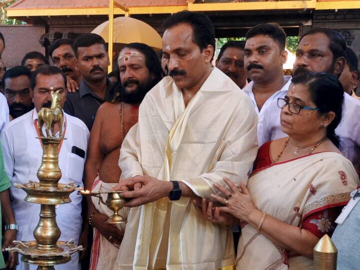 Chandrayaan 3: चंद्रयान-3 की सफलता पर भद्रकाली मंदिर पहुंचे ISRO चीफ एस सोमनाथ, बोले- मैं धर्मग्रंथ भी पढ़ता हूं और... ISRO Chief S Somanath visit Bhadrakali Temple in Thiruvananthapuram and said I explore both science and spirituality Chandrayaan 3: चंद्रयान-3 की सफलता पर भद्रकाली मंदिर पहुंचे ISRO चीफ एस सोमनाथ, बोले- मैं धर्मग्रंथ भी पढ़ता हूं और...