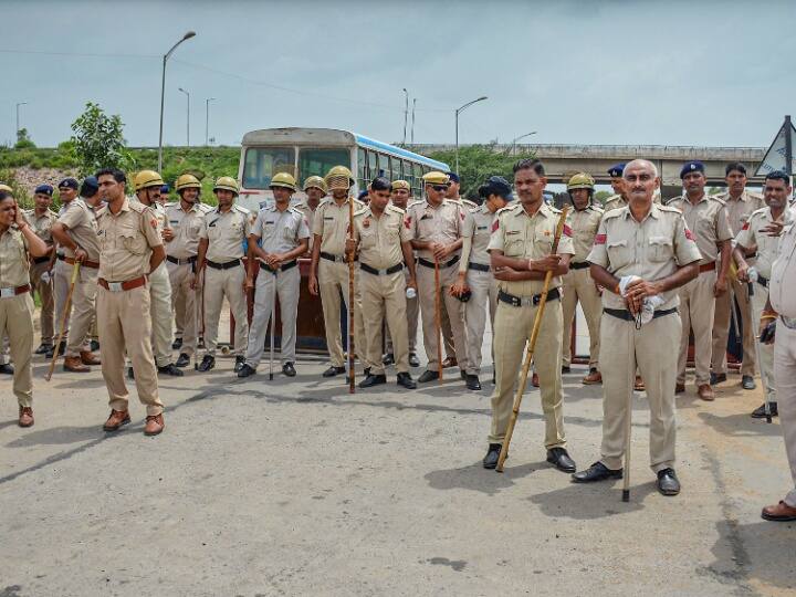 Police on alert   before Brajmandal Yatra in Nuh, DGP sought help from neighboring states, Section 144 applied Nuh Violence Case: नूंह में ब्रजमंडल यात्रा से पहले अलर्ट पर पुलिस, DGP ने पड़ोसी राज्यों से मांगी मदद, धारा 144 लागू