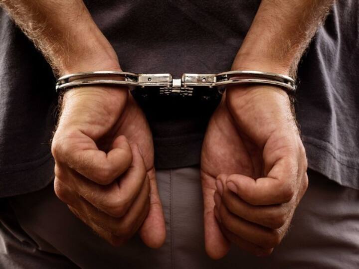 Prayagraj crime news police arrested two accused and found stolen goods ann Prayagraj News: प्रयागराज पुलिस ने दो शातिर चोरों को किया गिरफ्तार, इस तरह वारदात को देते थे अंजाम