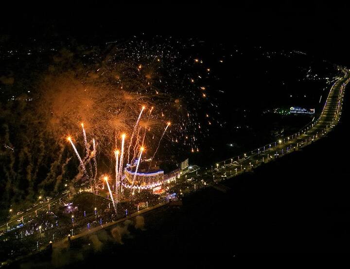 આ પ્રસંગે ભવ્ય આતસબાજી યોજાઇ હતી. આથી દમણનું આકાશ ગુંજી ઉઠ્યું હતું.