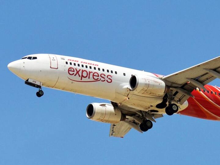 Air India Express flight from Kerala to Dubai delayed by five hours due to technical snag Air India Flight: केरल से दुबई जाने वाली एअर इंडिया एक्सप्रेस की फ्लाइट में देरी, तकनीकी खामी बताया कारण