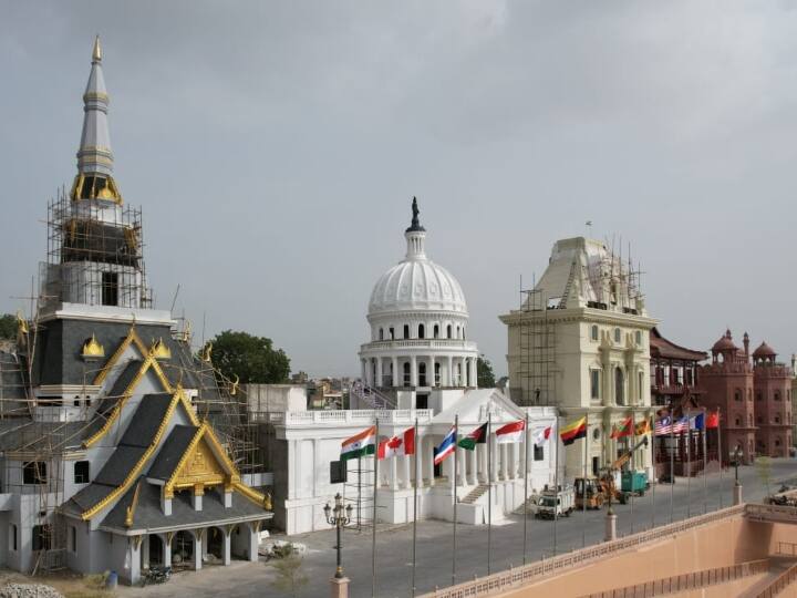देश-दुनिया में कोटा का नाम रोशन करने वाला कोचिंग सिटी कोटा अब पर्यटन के लिए भी अपनी पहचान बनाएगा.विश्व स्तरीय पर्यटन स्थल चंबल रिवर फ्रंट और सिटी पार्क के भव्य उद्घाटन का काउंटडाउन शुरू हो गया है. इसका उद्घाटन तीन-चार सितंबर को प्रस्तावित है.