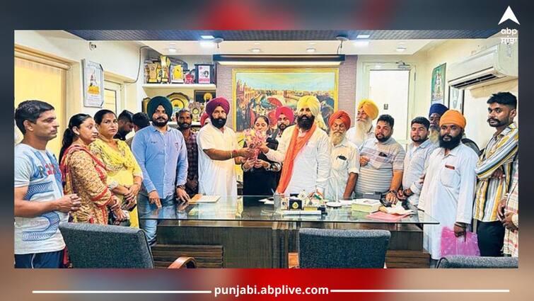 Ludhiana News: Simarjit Bains returned the money and passports of 25 people from travel agents Ludhiana News: ਜੋ ਕੰਮ ਪੁਲਿਸ ਨਾ ਕਰ ਸਕੀ, ਉਹ ਸਿਮਰਜੀਤ ਬੈਂਸ ਨੇ ਕਰ ਵਿਖਾਇਆ, ਟਰੈਵਲ ਏਜੰਟਾਂ ਤੋਂ 25 ਜਣਿਆਂ ਨੂੰ ਵਾਪਸ ਕਰਵਾਏ ਪੈਸੇ ਤੇ ਪਾਸਪੋਰਟ