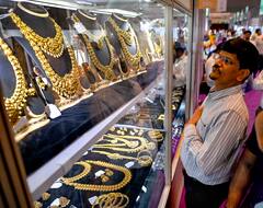 Gold Price: સોનાનો ચળકાટ પડી શકે છે ઝાંખો, આ કારણે ઘટી શકે છે ભાવ